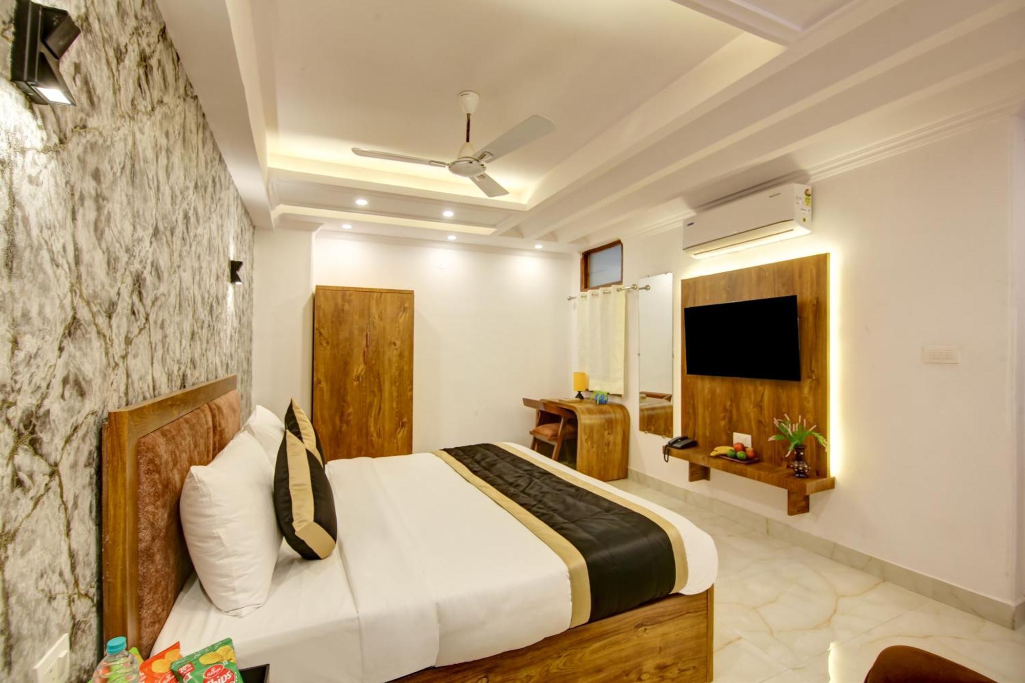 Hotel The Emporio Grand Near Vaishali Metro Station Ghaziabad Exterior photo